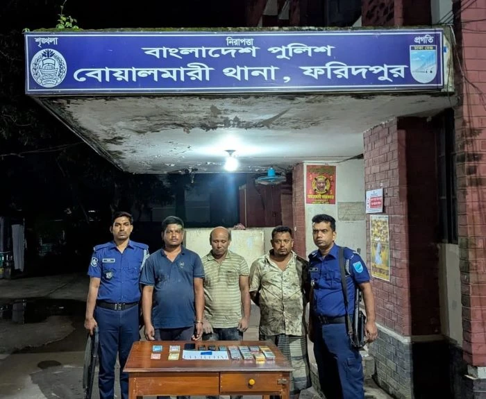 বোয়ালমারীতে যৌথবাহিনীর অভিযান ইয়াবাসহ ৩ জুয়াড়ি আটক